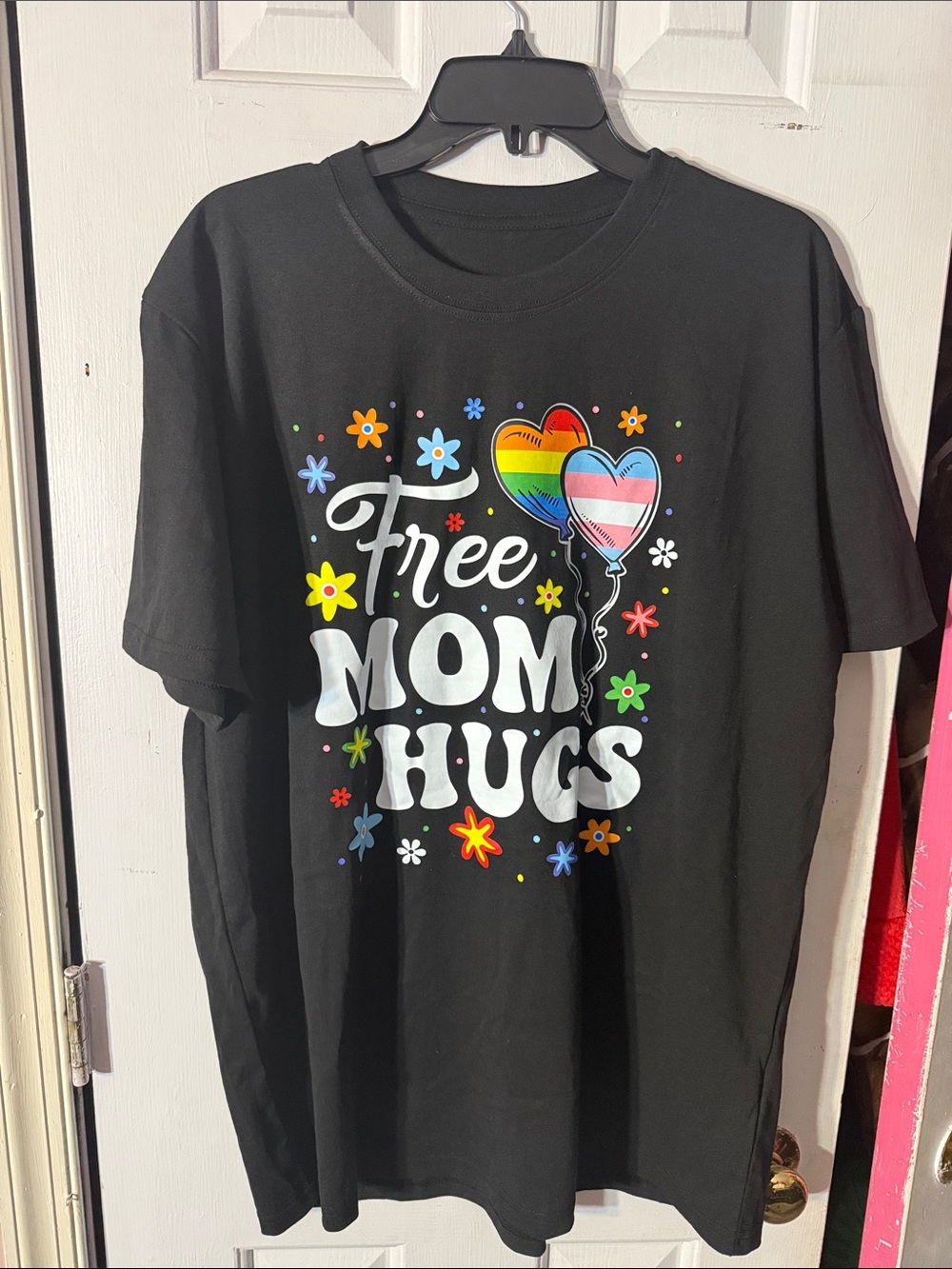 Free Mom Hugs Black Graphic woman’s Tee